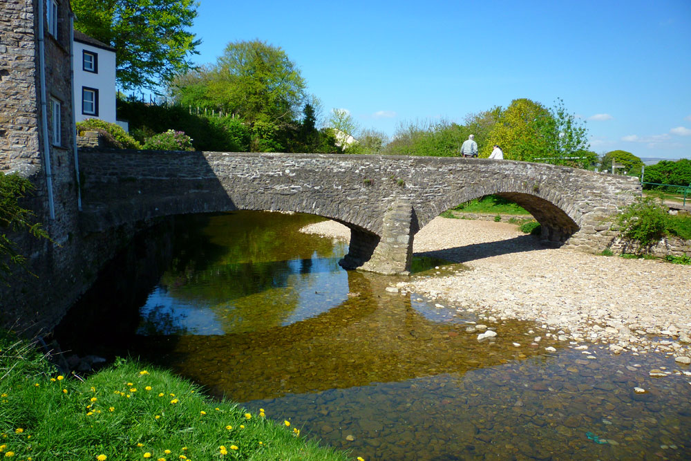 bridge over river eden in kirkby stephen